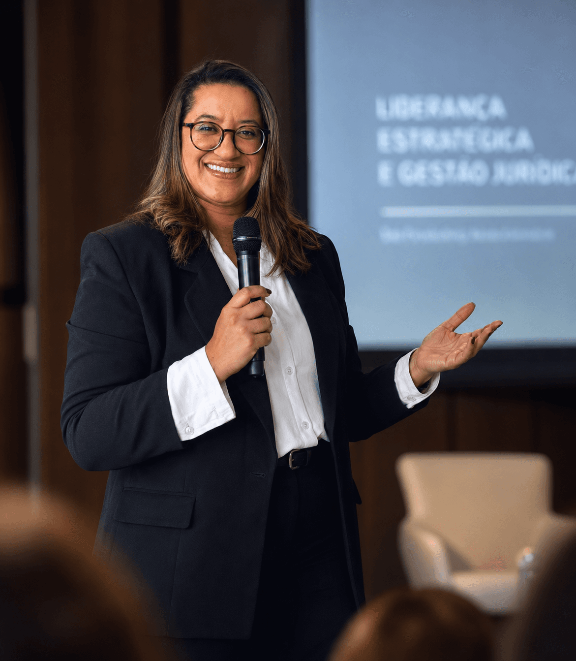 Escritório jurídico reservado com atmosfera institucional